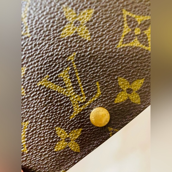 LV Wallet - Picture 2 of 11